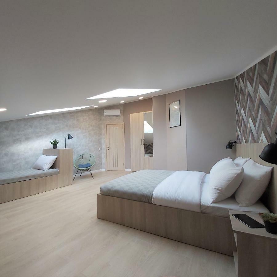 Two-Bedroom Apartment Near Forum Lviv Eksteriør billede