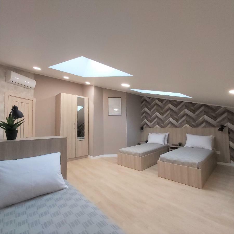 Two-Bedroom Apartment Near Forum Lviv Eksteriør billede