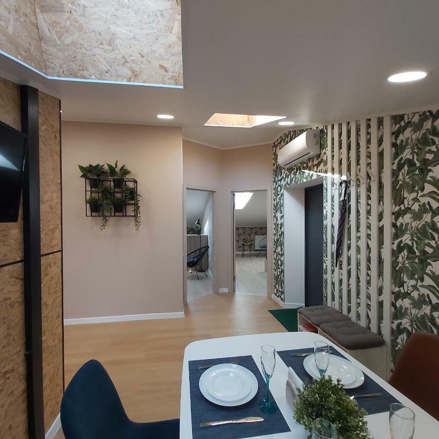 Two-Bedroom Apartment Near Forum Lviv Eksteriør billede