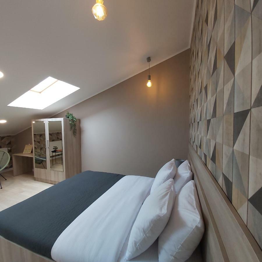 Two-Bedroom Apartment Near Forum Lviv Eksteriør billede