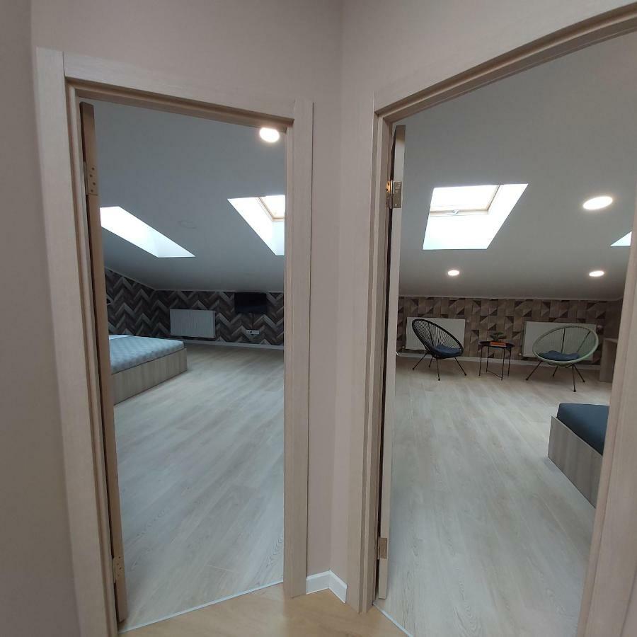 Two-Bedroom Apartment Near Forum Lviv Eksteriør billede