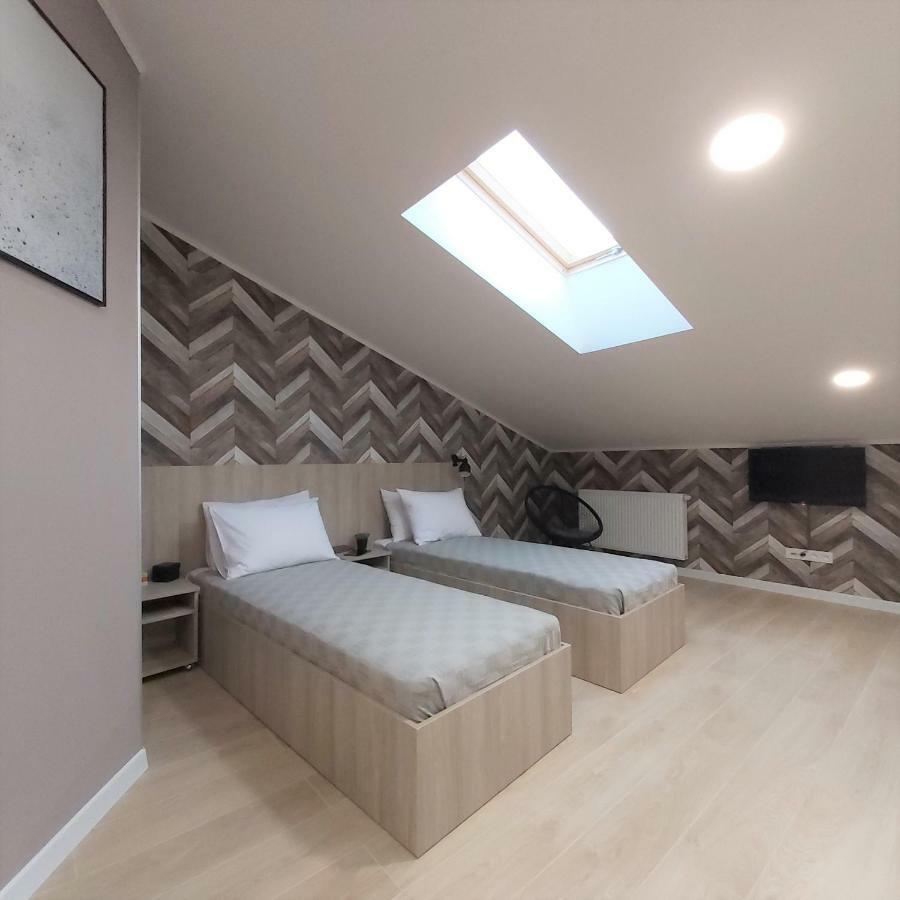 Two-Bedroom Apartment Near Forum Lviv Eksteriør billede